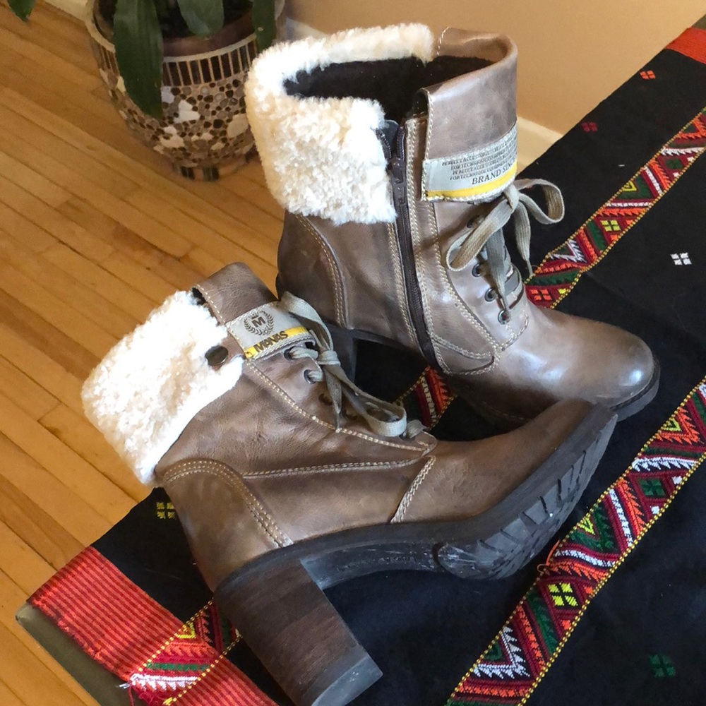 Italian leather boots size 39